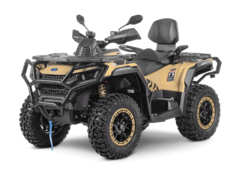 Quad Linhai Landforce 1000L EPS w kolorze piaskowym (sand) z felgami beadlock – ujęcie 3/4 z przodu