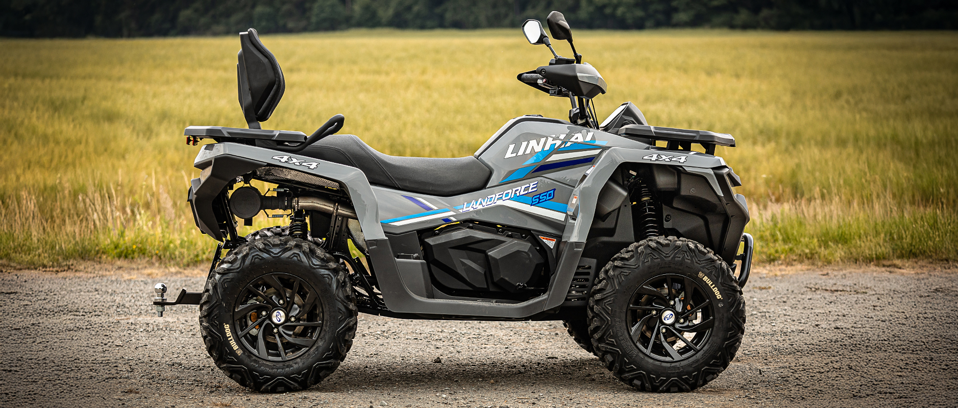 Quad Linhai Landforce 550L EPS ABS – widok z boku, wersja szara z hakiem holowniczym i napędem 4×4