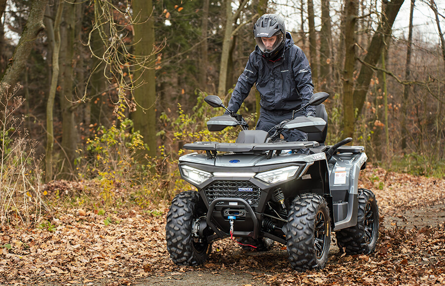 Linhai Landforce 650L EPS – wspomaganie kierownicy EPS w akcji, jazda po liściach w lesie