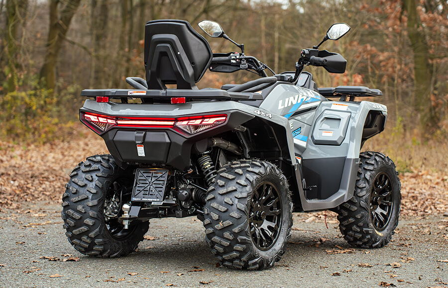 Linhai Landforce 650L EPS – ujęcie od tyłu z światłami LED i hakiem holowniczym