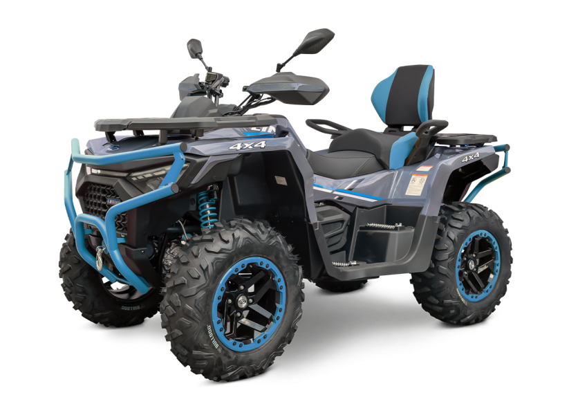 Quad Linhai Landforce 650L Pro EPS ABS w wersji grey/blue – ujęcie 3/4 z przodu, niebieskie orurowanie i felgi beadlock